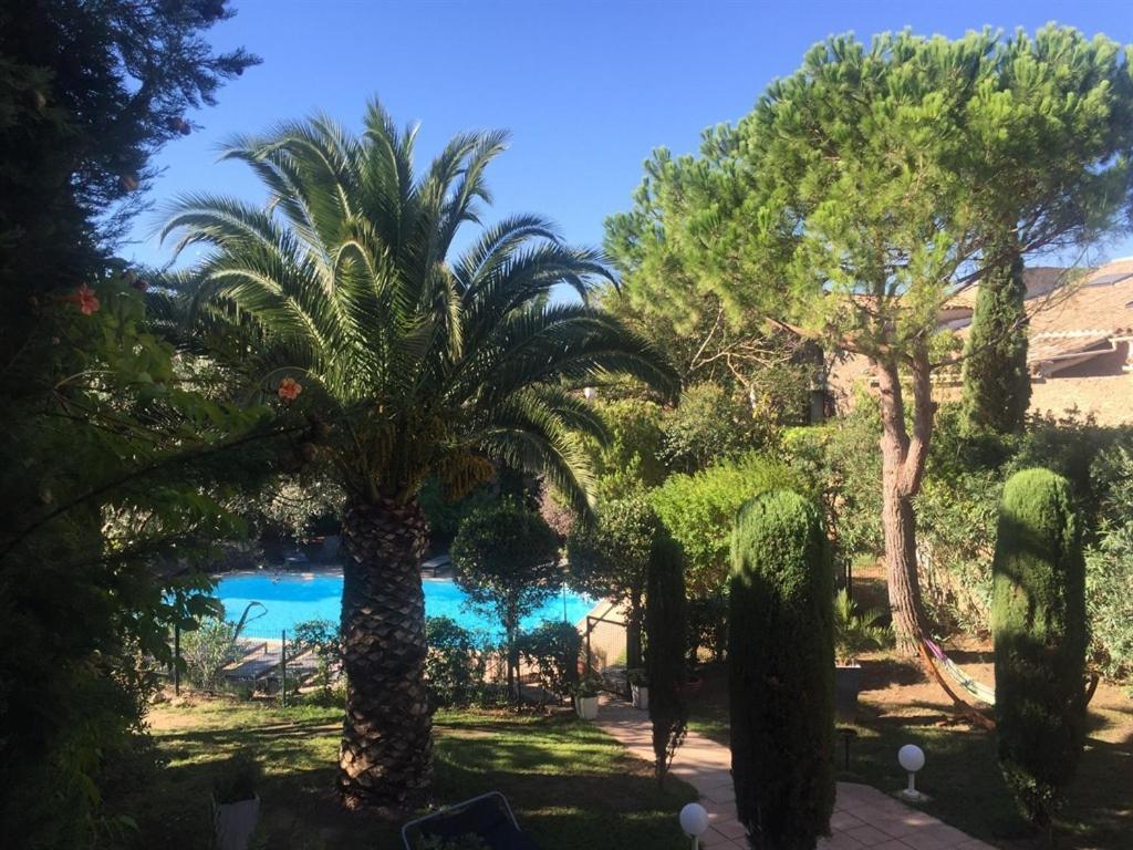 לינה וארוחת בוקר הומפס Le Jardin D'Homps מראה חיצוני תמונה